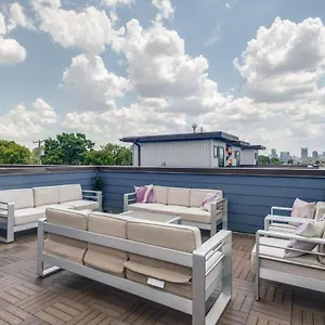 Holiday home Modern Townhome, W/ Downtown Views, Rooftop Deck Only 6min To Broadway, Nashville